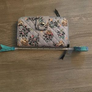 EUC Vera Bradley Turnlock Wallet